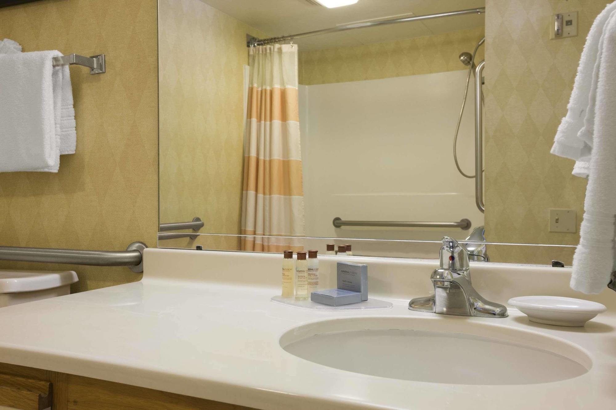 Hawthorn Suites By Wyndham Philadelphia Airport Buitenkant foto