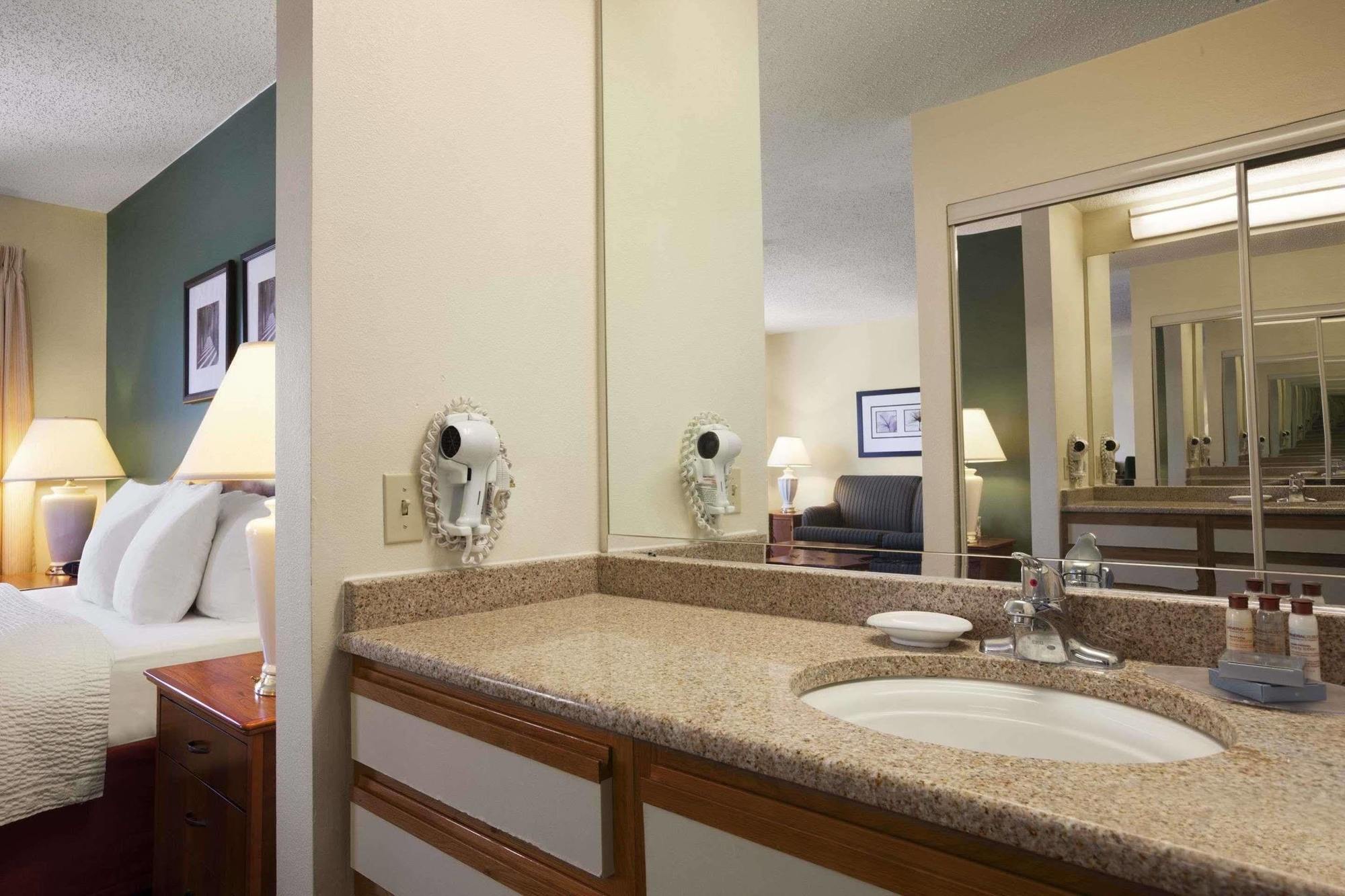Hawthorn Suites By Wyndham Philadelphia Airport Buitenkant foto