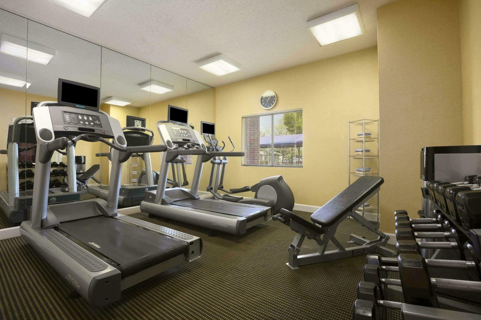 Hawthorn Suites By Wyndham Philadelphia Airport Buitenkant foto